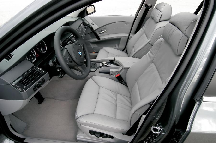 Интерьер BMW 545i Touring (E61) 2004 года  (WW) (фото 3 из 42)